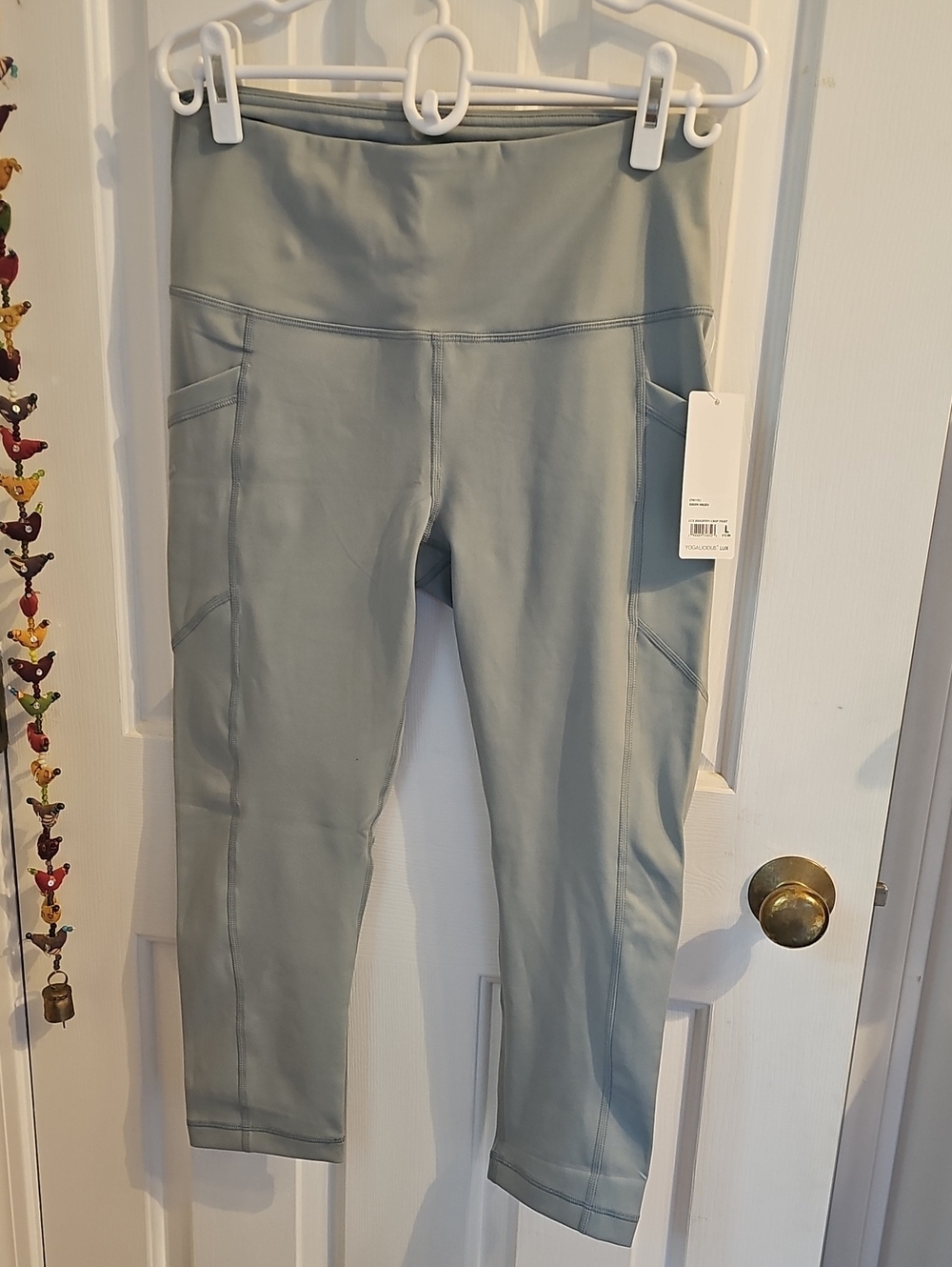 YOGALICIOUS LUX BRIGHTON CROP TIGHT NWT CAPRI L